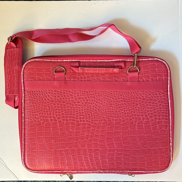 CaseCrown Memory Foam Pocket Case (Alligator Hot Pink) for 15 Inch Laptop - Picture 3 of 4